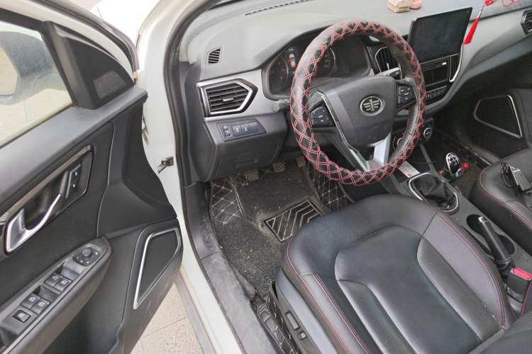 Used FAW Senya R7 2016 1.6L Manual Luxury Version Driver Seat