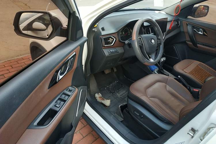 Used FAW Senya R7 2016 1.6L Automatic Prestige Model Driver Seat