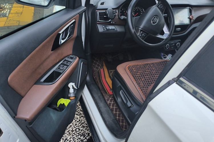 Used FAW Senya R7 2016 1.6L Manual Luxury Model Driver Seat