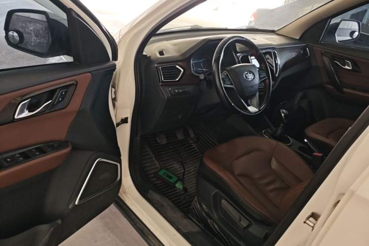 Used FAW Senya R7 2016 1.6L Manual Luxury Model Driver Seat