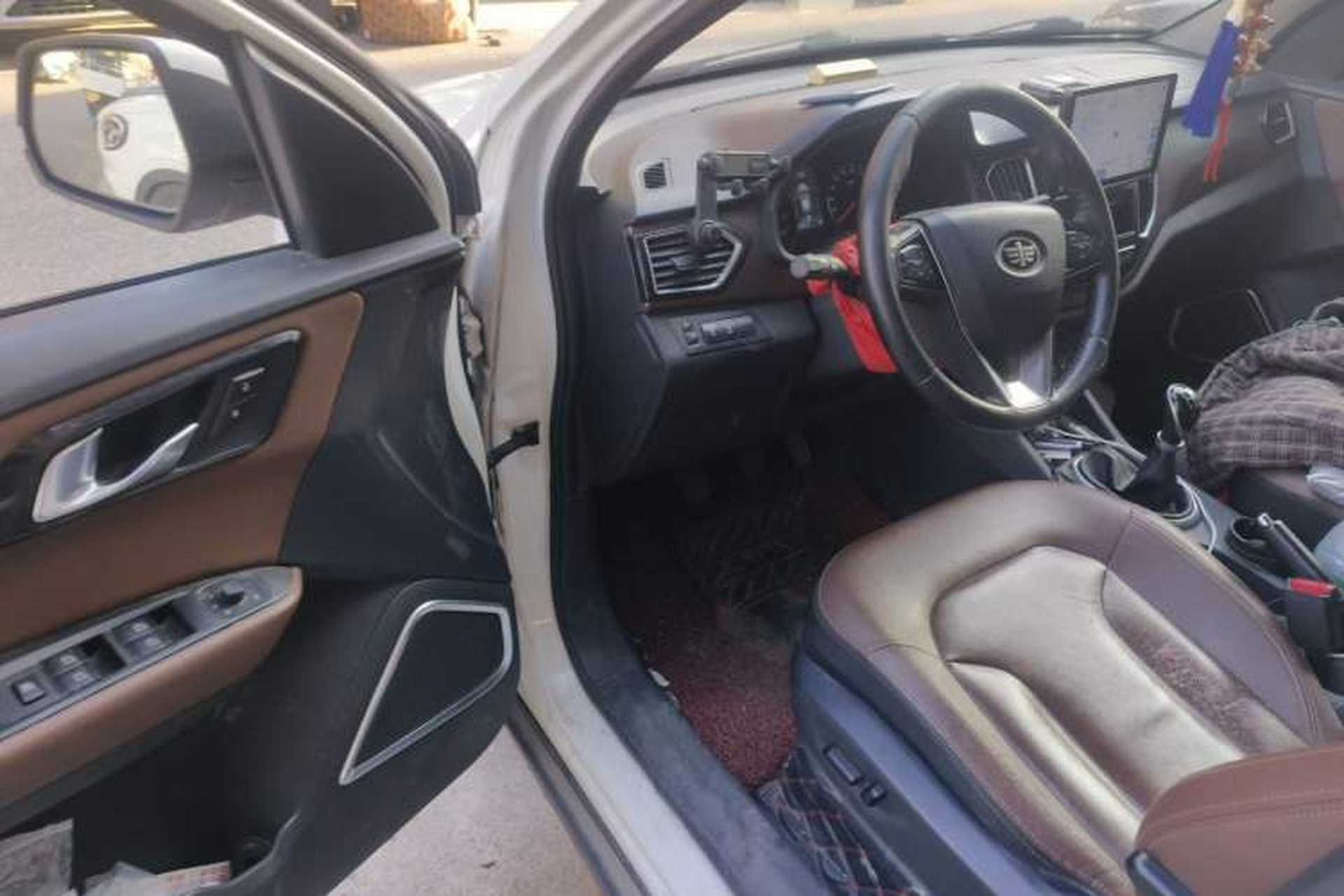 Used FAW Senya R7 2016 1.6L Manual Luxury Version Driver Seat