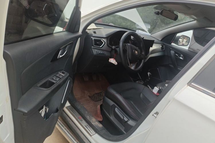 Used FAW Senya R7 2016 1.6L Manual Luxury Model Driver Seat