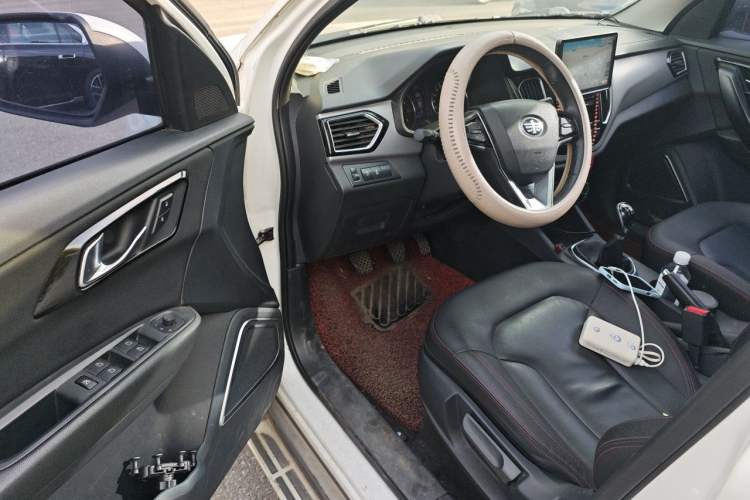 Used FAW Senya R7 2016 1.6L Manual Luxury Model Driver Seat