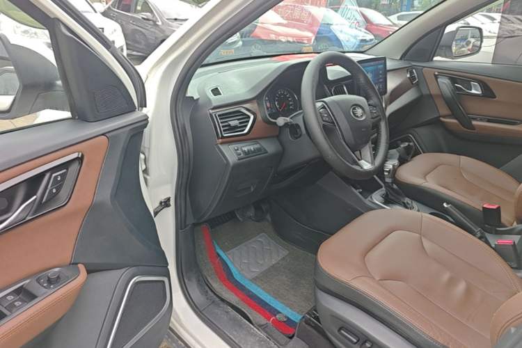 Used FAW Senya R7 2016 1.6L Automatic Prestige Model Driver Seat