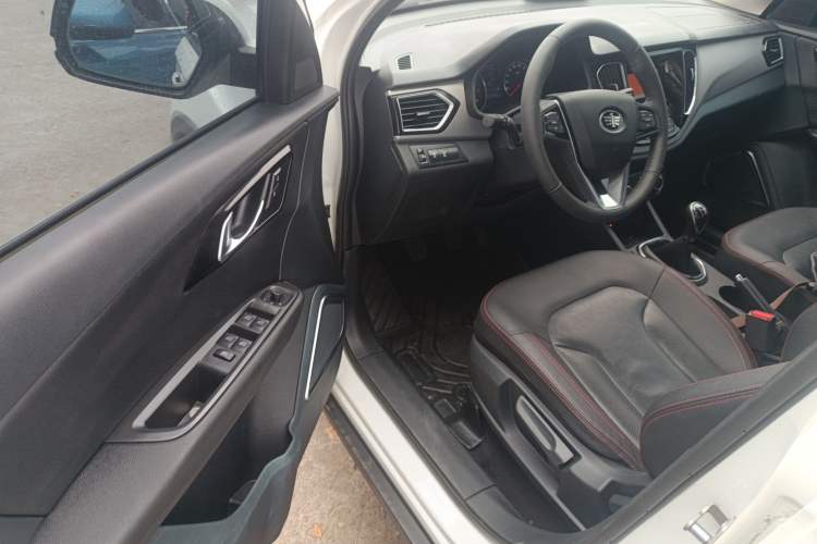 Used FAW Senya R7 2016 1.6L Manual Luxury Model Driver Seat