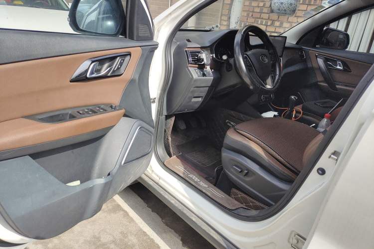 Used FAW Senya R7 2016 1.6L Manual Luxury Version Driver Seat