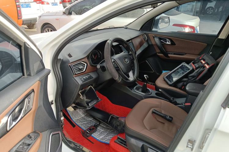 Used FAW Senya R7 2016 1.6L Manual Luxury Model Driver Seat