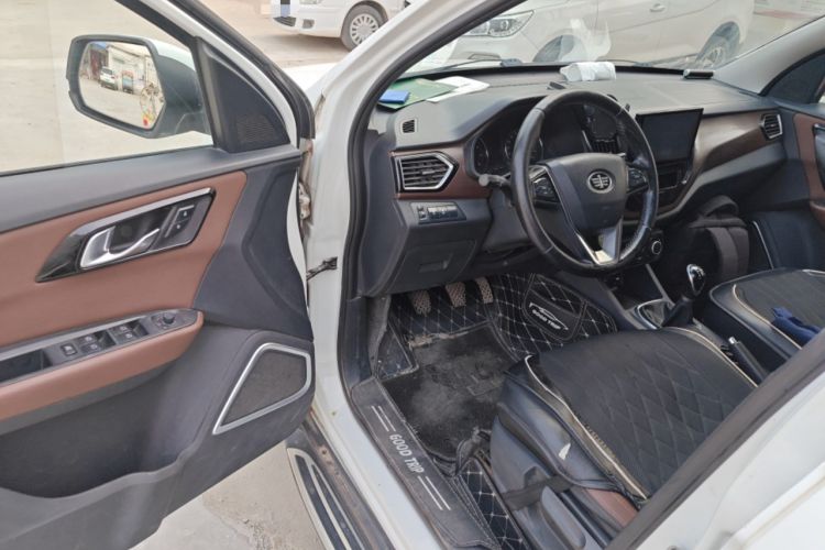 Used FAW Senya R7 2016 1.6L Manual Luxury Model Driver Seat