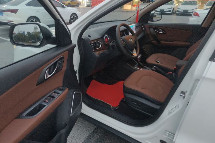 Used FAW Senya R7 2016 1.6L Automatic Prestige Model Driver Seat