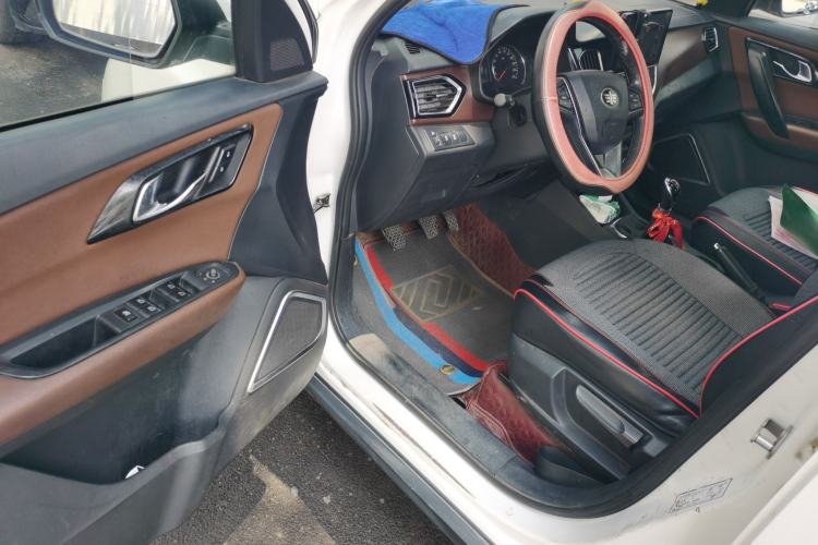 Used FAW Senya R7 2016 1.6L Manual Smart Version Driver Seat