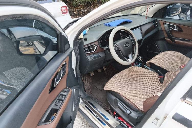 Used FAW Senya R7 2016 1.6L Manual Luxury Model Driver Seat