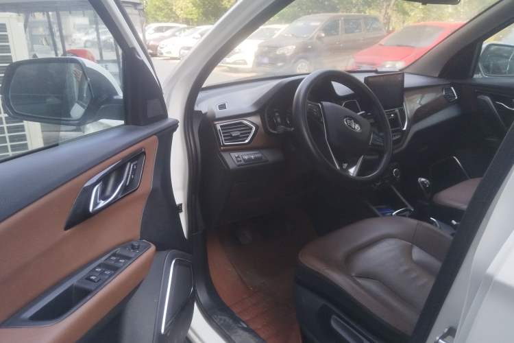 Used FAW Senya R7 2016 1.6L Manual Smart Version Driver Seat