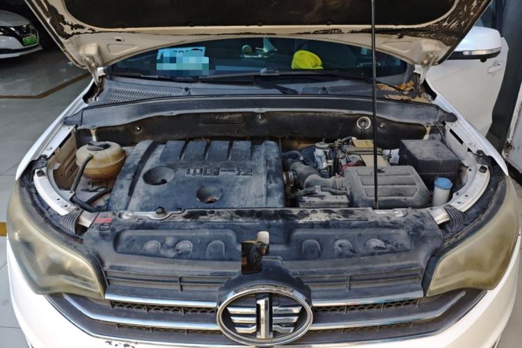 Used FAW Senya R7 2016 1.6L Manual Luxury Model Engine Bay