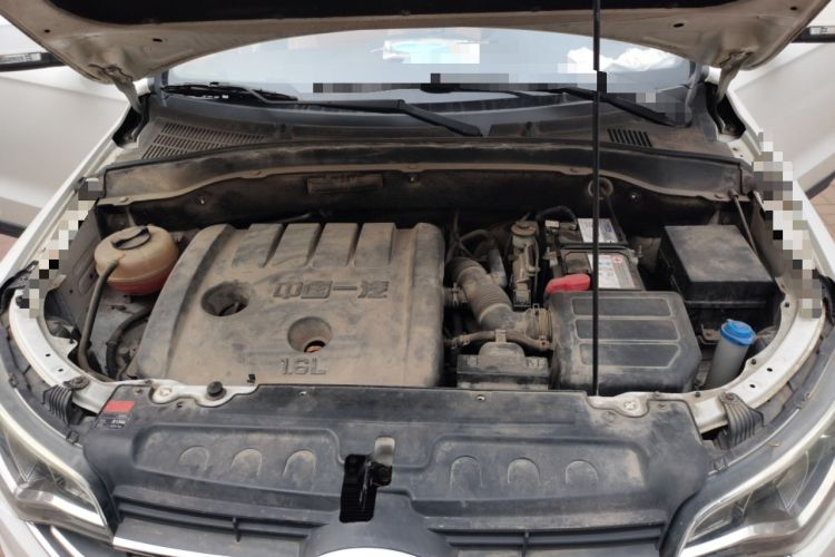 Used FAW Senya R7 2016 1.6L Manual Luxury Model Engine Bay