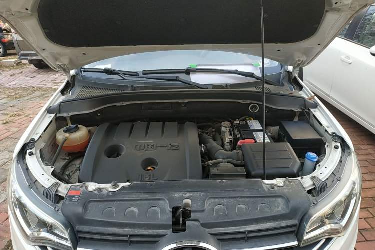 Used FAW Senya R7 2016 1.6L Automatic Prestige Model Engine Bay