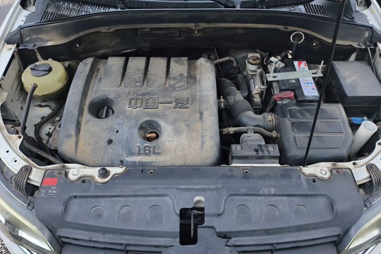Used FAW Senya R7 2016 1.6L Manual Luxury Model Engine Bay