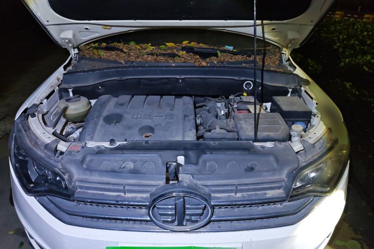 Used FAW Senya R7 2016 1.6L Manual Luxury Model Engine Bay
