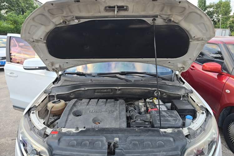 Used FAW Senya R7 2016 1.6L Automatic Luxury Model Engine Bay