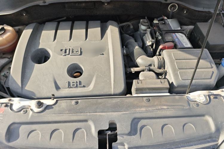 Used FAW Senya R7 2016 1.6L Manual Luxury Model Engine Bay