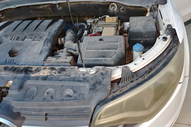 Used FAW Senya R7 2016 1.6L Manual Luxury Model Engine Bay Left