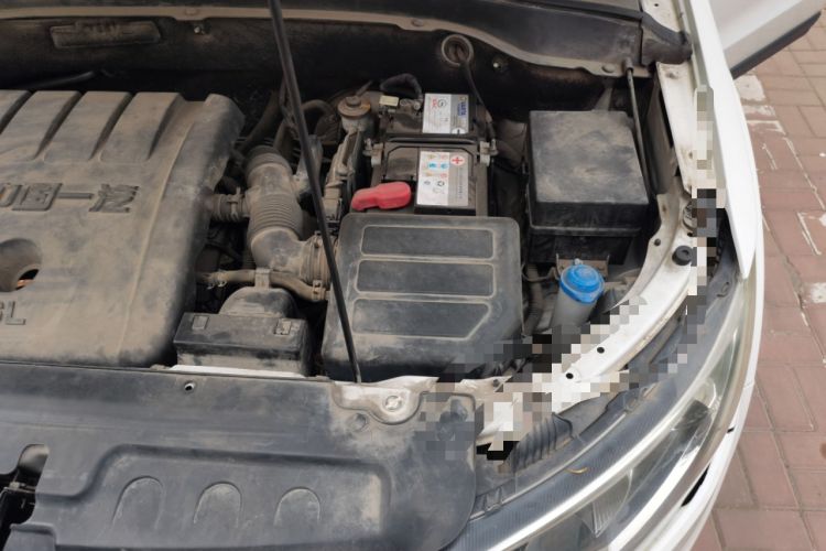 Used FAW Senya R7 2016 1.6L Manual Luxury Model Engine Bay Left
