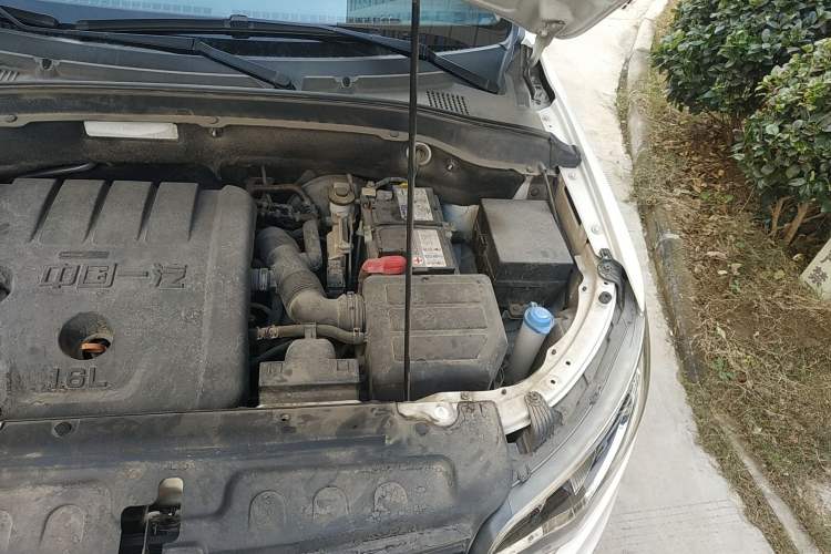Used FAW Senya R7 2016 1.6L Automatic Smart Version Engine Bay Left