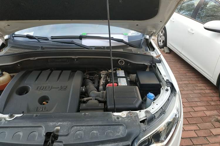 Used FAW Senya R7 2016 1.6L Automatic Prestige Model Engine Bay Left