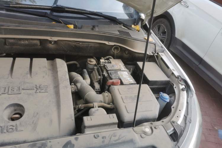 Used FAW Senya R7 2016 1.6L Manual Luxury Model Engine Bay Left
