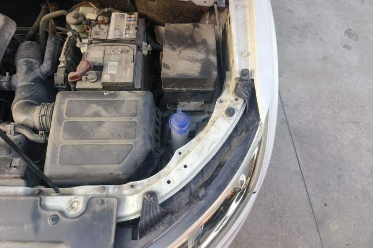 Used FAW Senya R7 2016 1.6L Manual Luxury Version Engine Bay Left