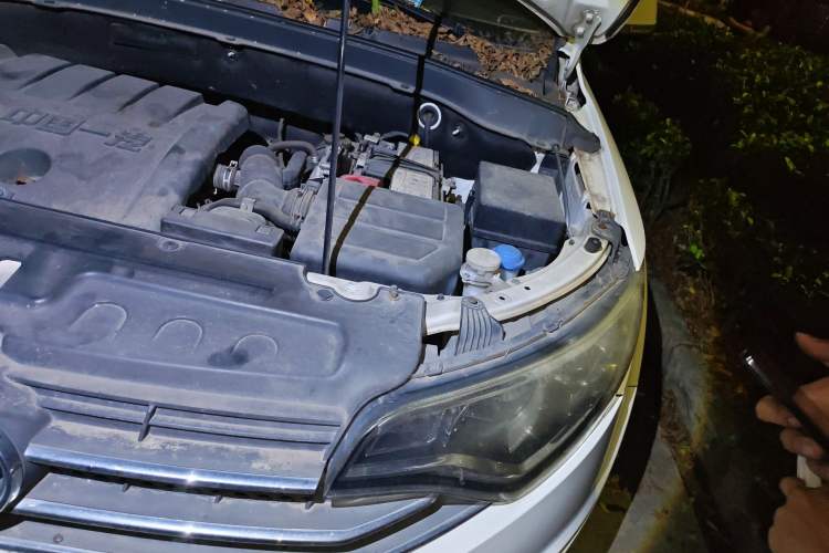 Used FAW Senya R7 2016 1.6L Manual Luxury Model Engine Bay Left