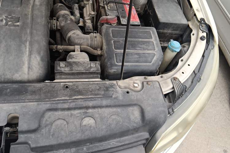 Used FAW Senya R7 2016 1.6L Manual Luxury Model Engine Bay Left