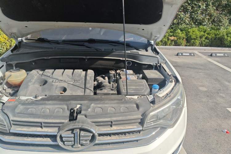 Used FAW Senya R7 2016 1.6L Manual Luxury Model Engine Bay Left