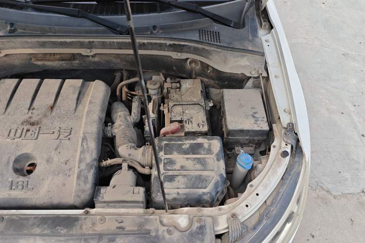 Used FAW Senya R7 2016 1.6L Manual Luxury Model Engine Bay Left