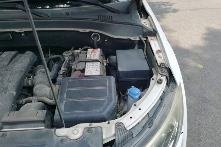 Used FAW Senya R7 2016 1.6L Manual Smart Version Engine Bay Left