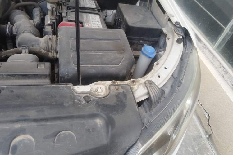 Used FAW Senya R7 2016 1.6L Manual Smart Version Engine Bay Left