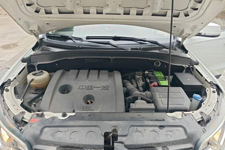 Used FAW Senya R7 2016 1.6L Manual Comfort Model Engine Bay