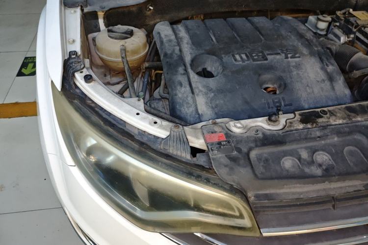 Used FAW Senya R7 2016 1.6L Manual Luxury Model Engine Bay Right