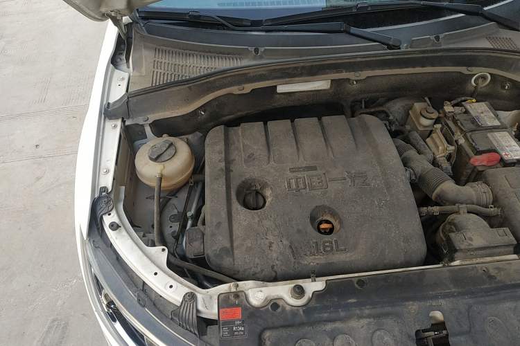 Used FAW Senya R7 2016 1.6L Automatic Smart Version Engine Bay Right