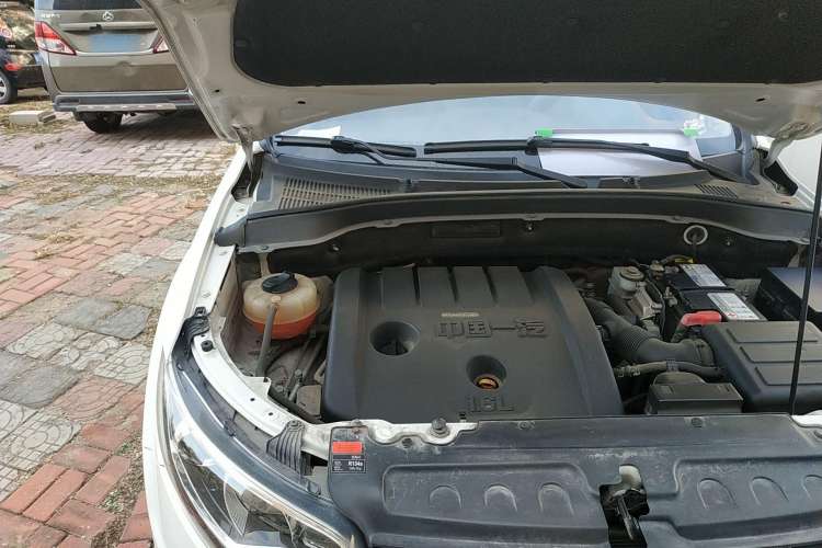 Used FAW Senya R7 2016 1.6L Automatic Prestige Model Engine Bay Right
