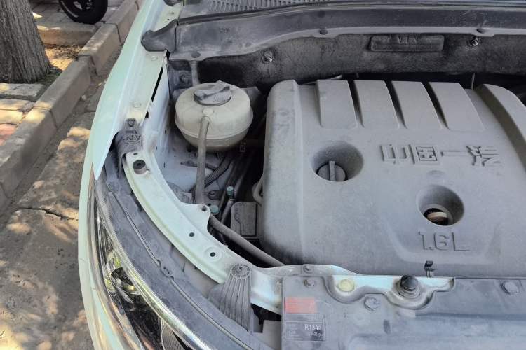 Used FAW Senya R7 2016 1.6L Manual Smart Version Engine Bay Right