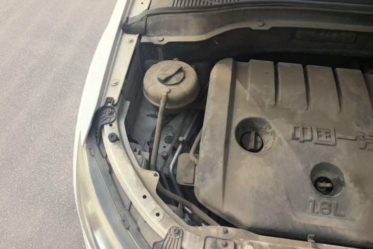 Used FAW Senya R7 2016 1.6L Automatic Smart Version Engine Bay Right