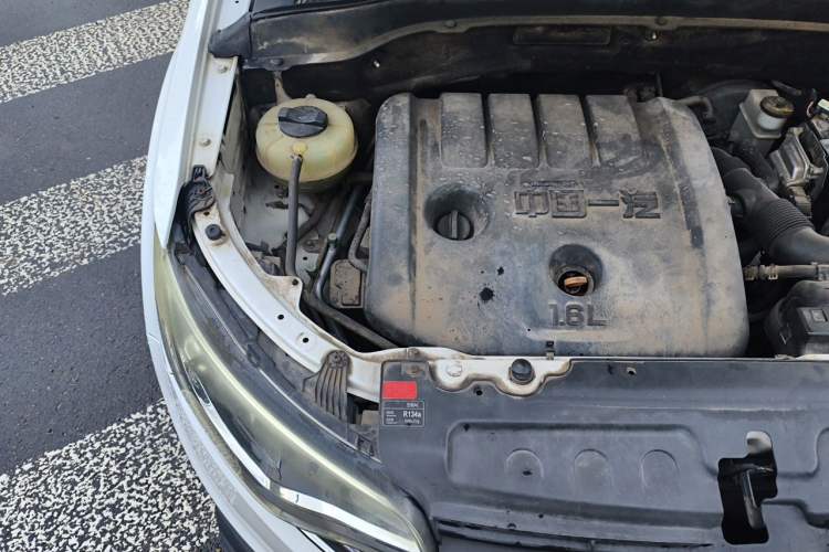 Used FAW Senya R7 2016 1.6L Manual Luxury Model Engine Bay Right