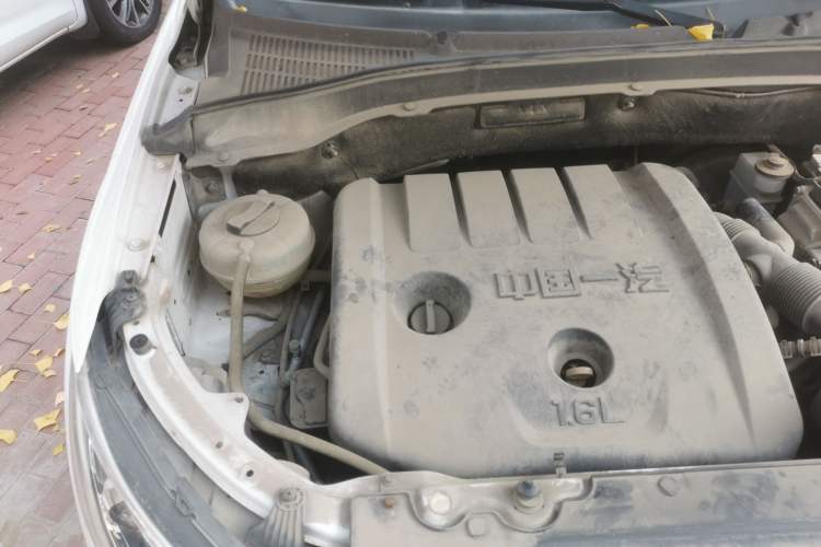Used FAW Senya R7 2016 1.6L Manual Luxury Model Engine Bay Right
