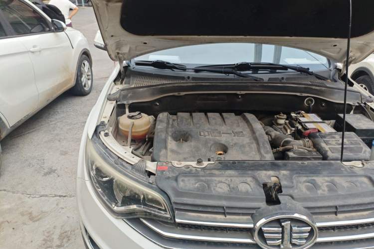 Used FAW Senya R7 2016 1.6L Manual Luxury Model Engine Bay Right