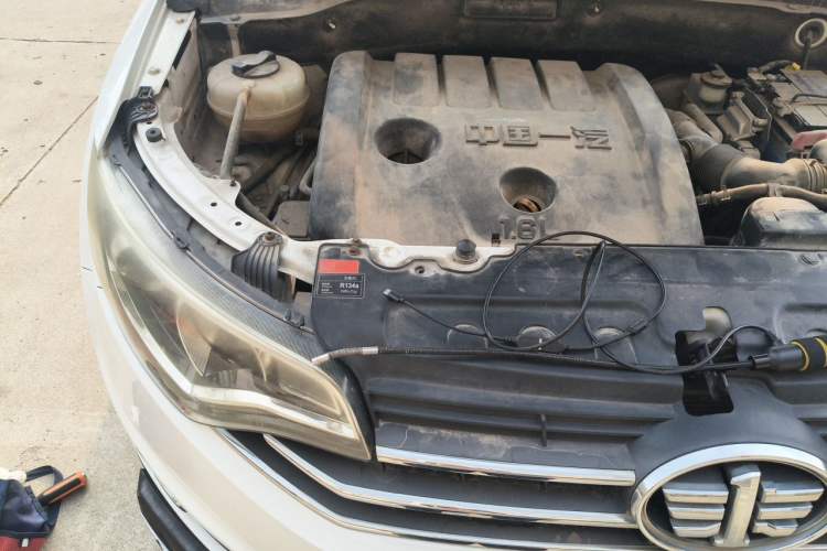Used FAW Senya R7 2016 1.6L Manual Smart Version Engine Bay Right