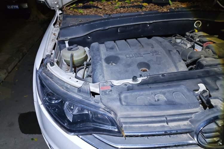 Used FAW Senya R7 2016 1.6L Manual Luxury Model Engine Bay Right