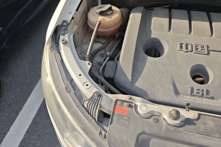 Used FAW Senya R7 2016 1.6L Manual Luxury Model Engine Bay Right