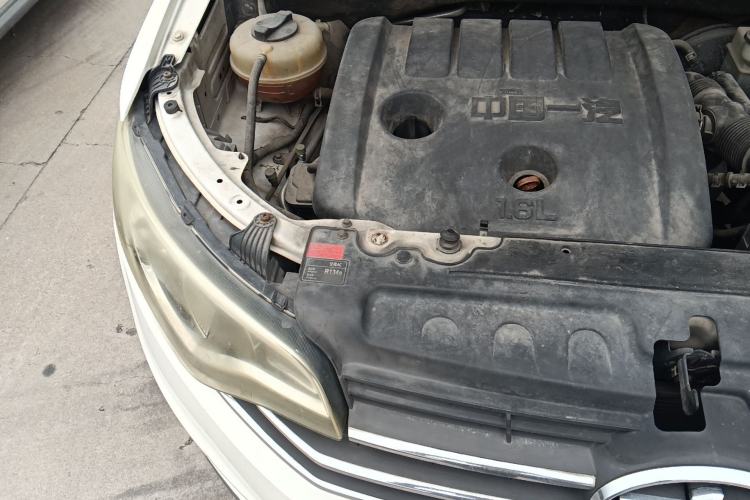 Used FAW Senya R7 2016 1.6L Manual Luxury Model Engine Bay Right