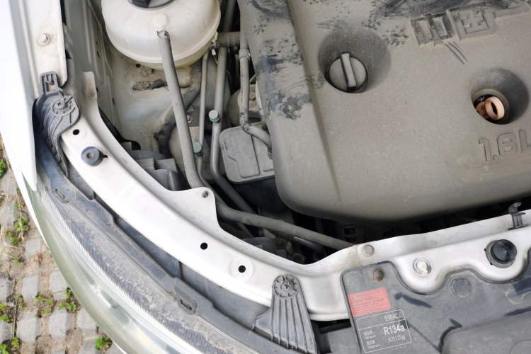 Used FAW Senya R7 2016 1.6L Manual Smart Version Engine Bay Right