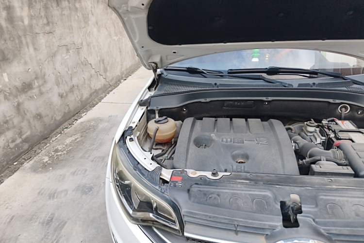 Used FAW Senya R7 2016 1.6L Manual Smart Version Engine Bay Right